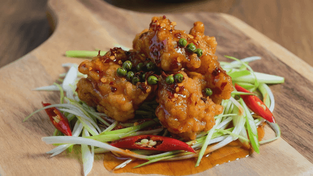 Spicy fried chicken with shredded green onions