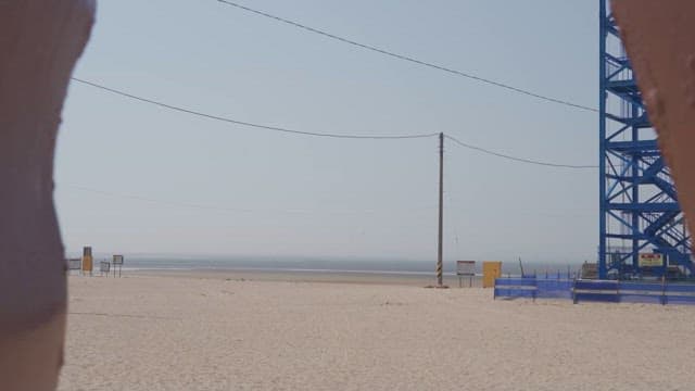 한적한 해변의 예술 조각