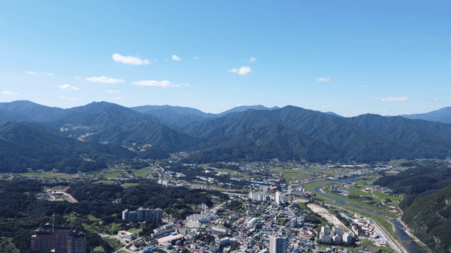 City surrounded by green mountains