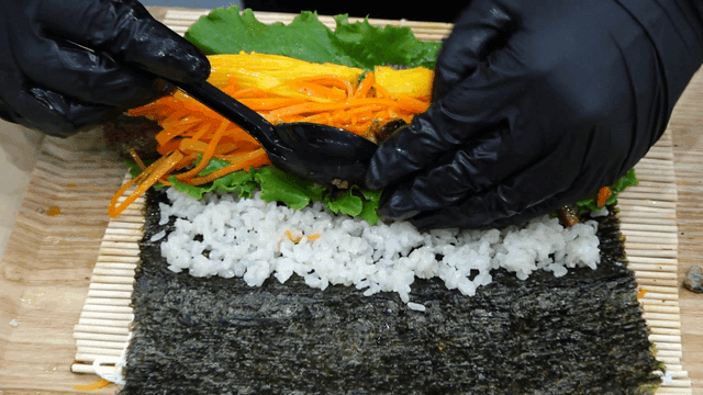 준비되는 새송이 버섯 김밥