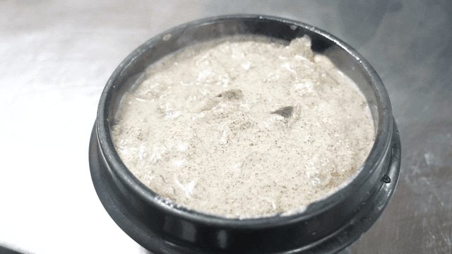 Steaming, fragrant perilla leaf handmade dumplings