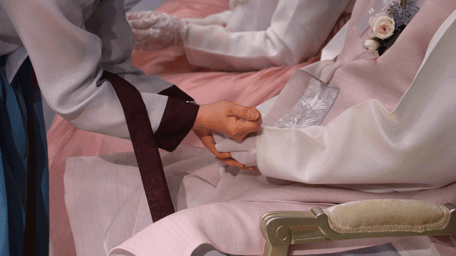Traditional Korean wedding ceremony in hanbok