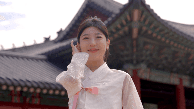 Woman in hanbok at a traditional palace