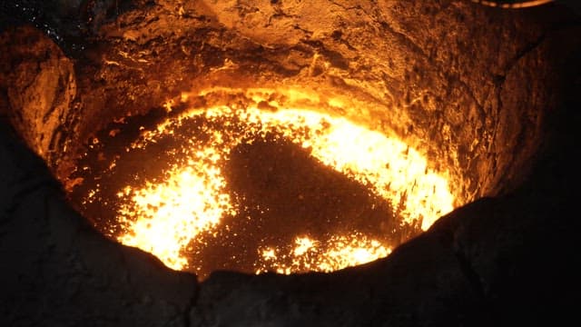 Molten metal boiling in a furnace