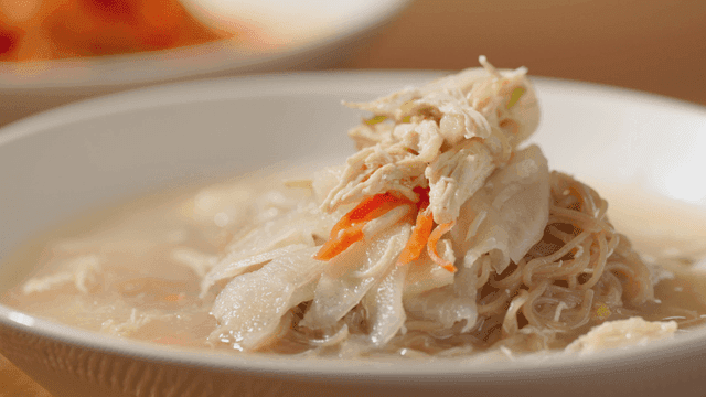 야채가 들어간 한국식 시원한 초계면