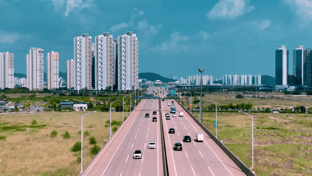 Straight highway leading to city