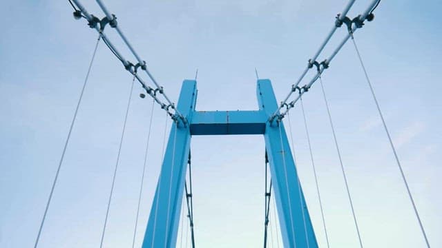 푸른 언덕을 잇는 튼튼한 다리