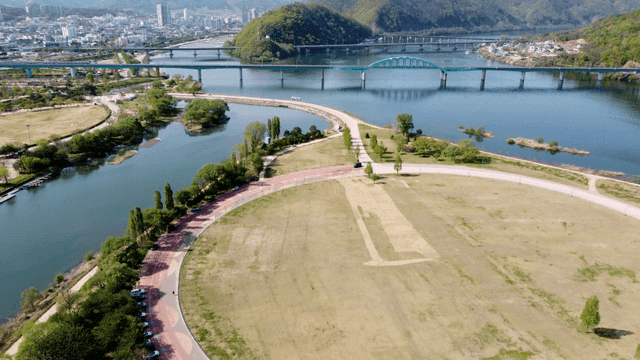 River scenery with view of bridge and city