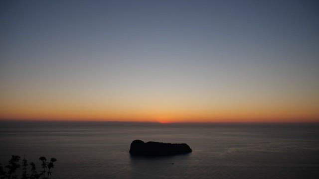 Calm sunrise over the coastal horizon