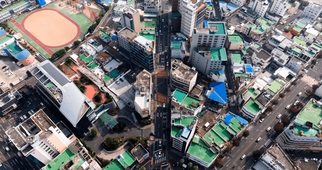 교통이 많은 도시 교차로
