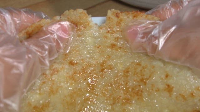 노릇노릇하게 구워진 쫄깃쫄깃한 감자전