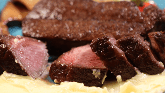 Steak with mashed potatoes