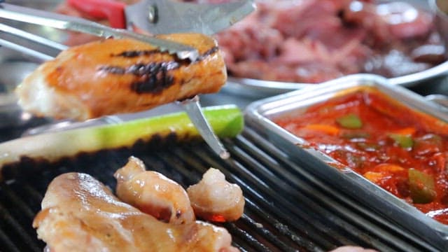 기름기 많고 노릇노릇한 막창 구이