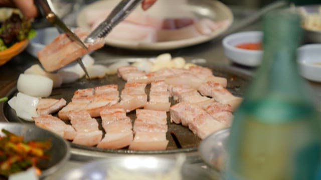 삼겹살을 굽는 과정