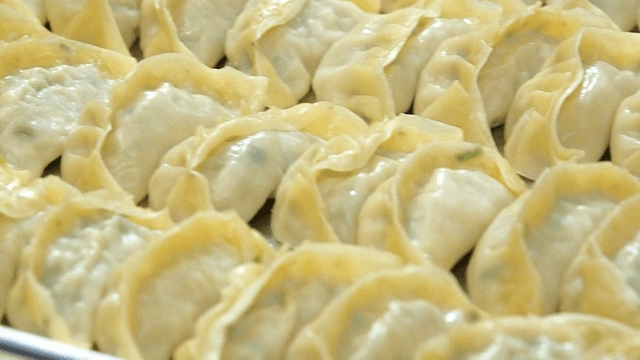 쟁반에 있는 만두