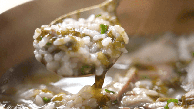 Seaweed gomtang with rice and meat