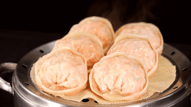 Steamed kimchi dumplings