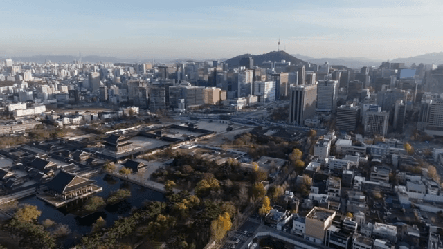 현대 도시 풍경 속 전통 궁궐