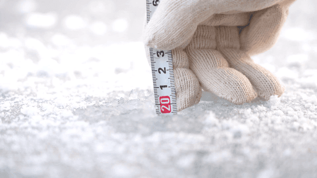 Measuring ice thickness with a ruler