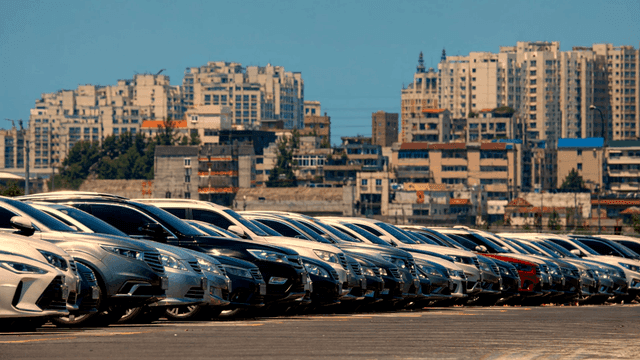 City parking lot with cars lined up