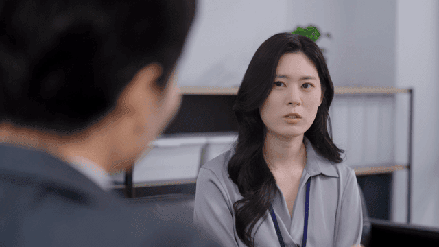 집중적인 토론이 있는 사무실 회의