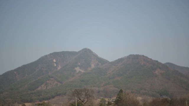 산기슭 조용한 마을