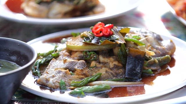 Salty braised flounder with seasoning sauce