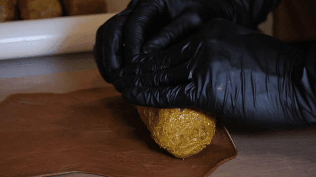Doojjonku, made by wrapping inside with marshmallows by hand.