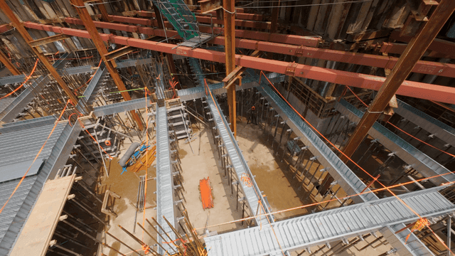 철골 구조물이 있는 건설 현장