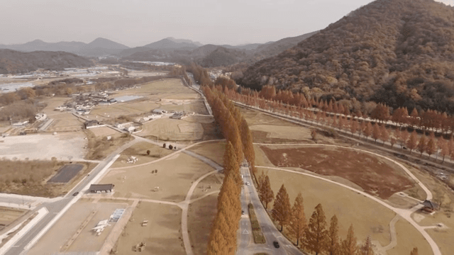 산이 있는 시골 풍경