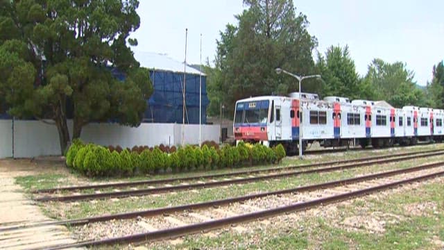 Train stopped at Gudun Station