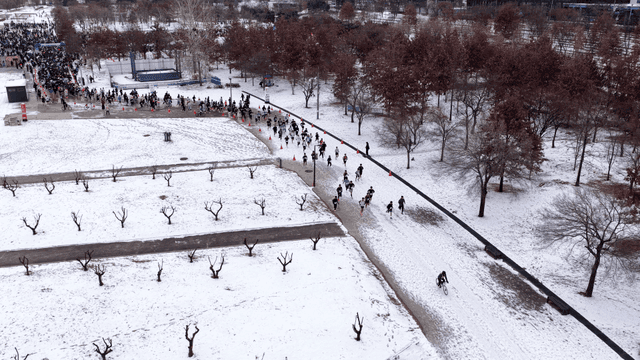 Snow-covered marathon in city park