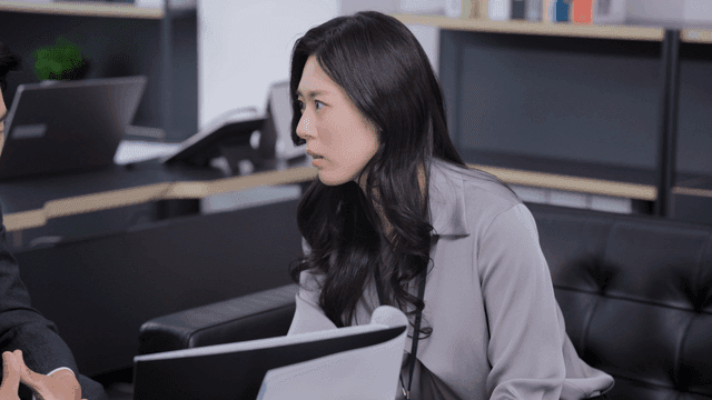 집중적인 토론이 있는 사무실 회의