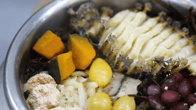 Stone pot rice with abalone porridge