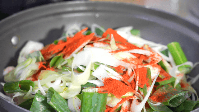 Red pepper powder added to vegetables
