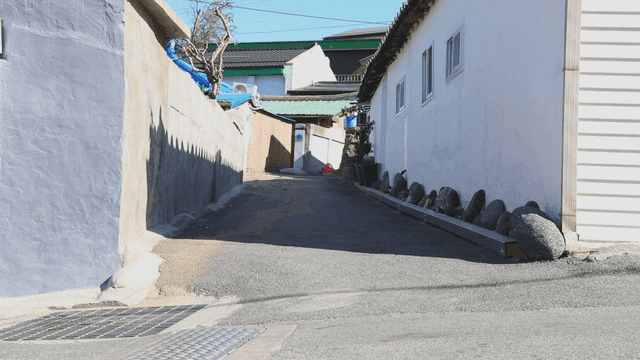 주거 지역의 조용한 골목길