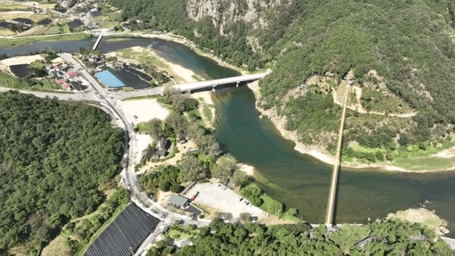 푸른 산을 흐르는 강