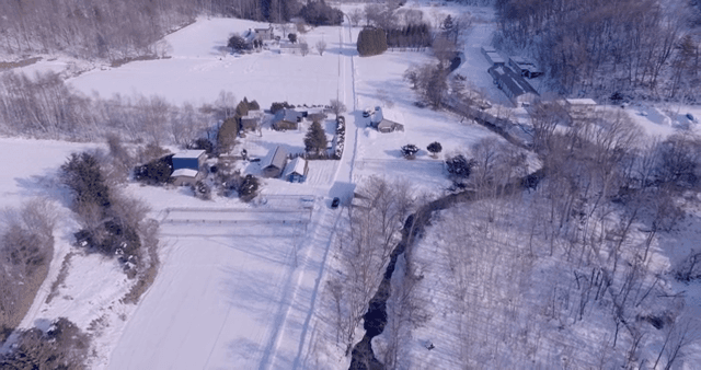 눈 덮인 마을과 들판