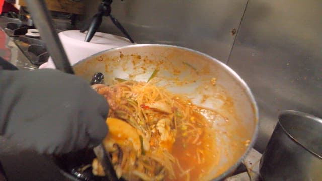 먹음직스러운 매운 해물찜 플레이팅