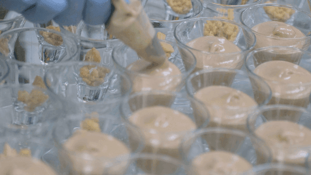 Piping bag for preparing cream and cookie desserts