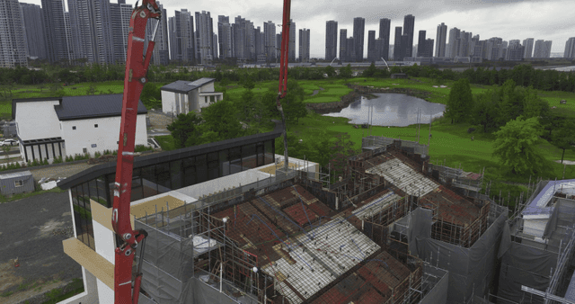고층 건물이 있는 건설 현장