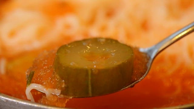 새콤하고 시원한 오이지 국수에 들어간 오이