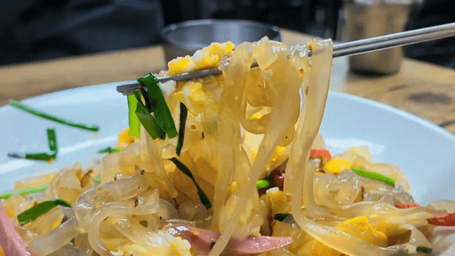 달걀당면볶음 한 젓가락