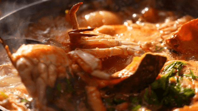 Spicy crab stew with vegetables