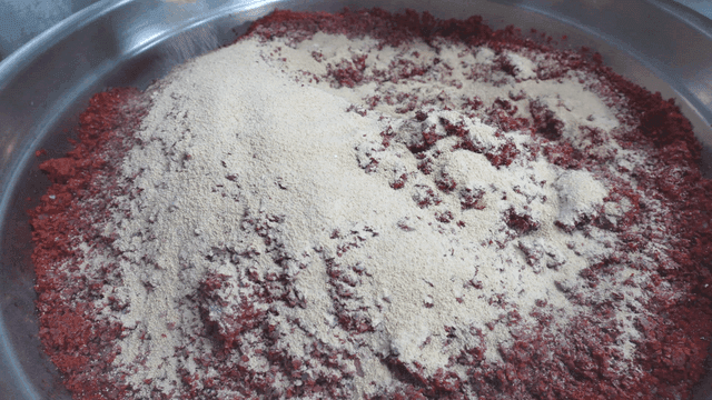 Red pepper powder and poured seasoning powder