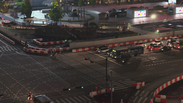 다차선의 번화한 교차로