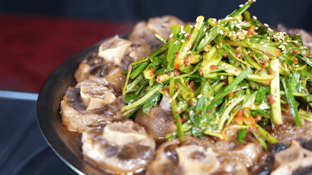 Boiled oxtail with vegetables