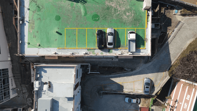 옥상 주차장의 항공 뷰