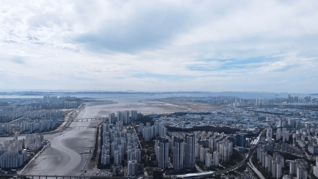 Vast city landscape with river