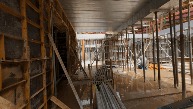 건설 중인 건물 내부
